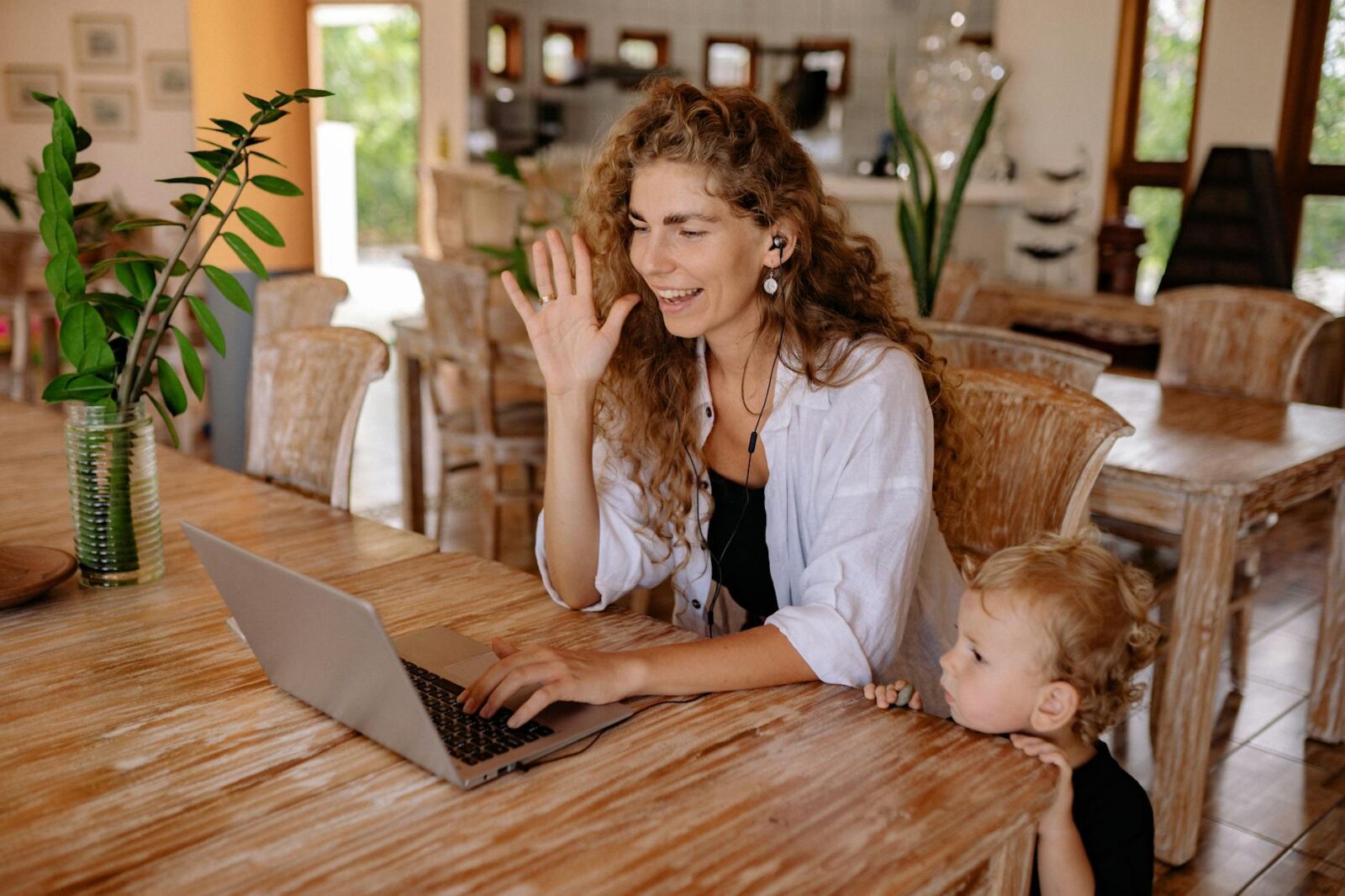Why Virtual Meetings Are a Game-Changer for Real Estate Efficiency 10 son watching his mom having a video call Why Virtual Meetings Are a Game-Changer for Real Estate Efficiency